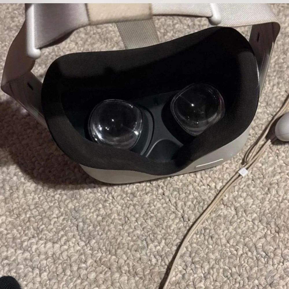 Oculus Quest 2 White Standalone VR Headset